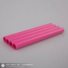 一辆轿车后挡风改装强光频闪灯具:盯着看两秒眼睛生疼