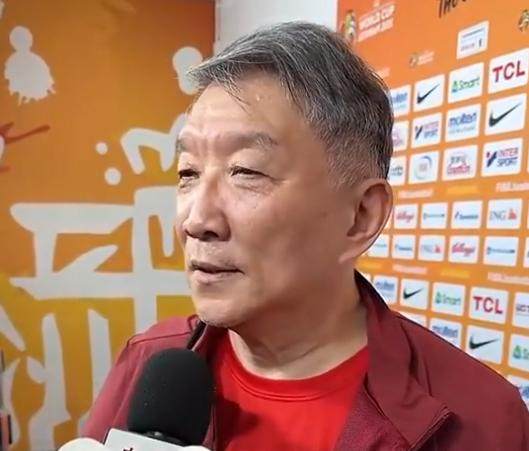 宫鲁鸣回应李月汝缺席世界杯:内线实力减了不少分